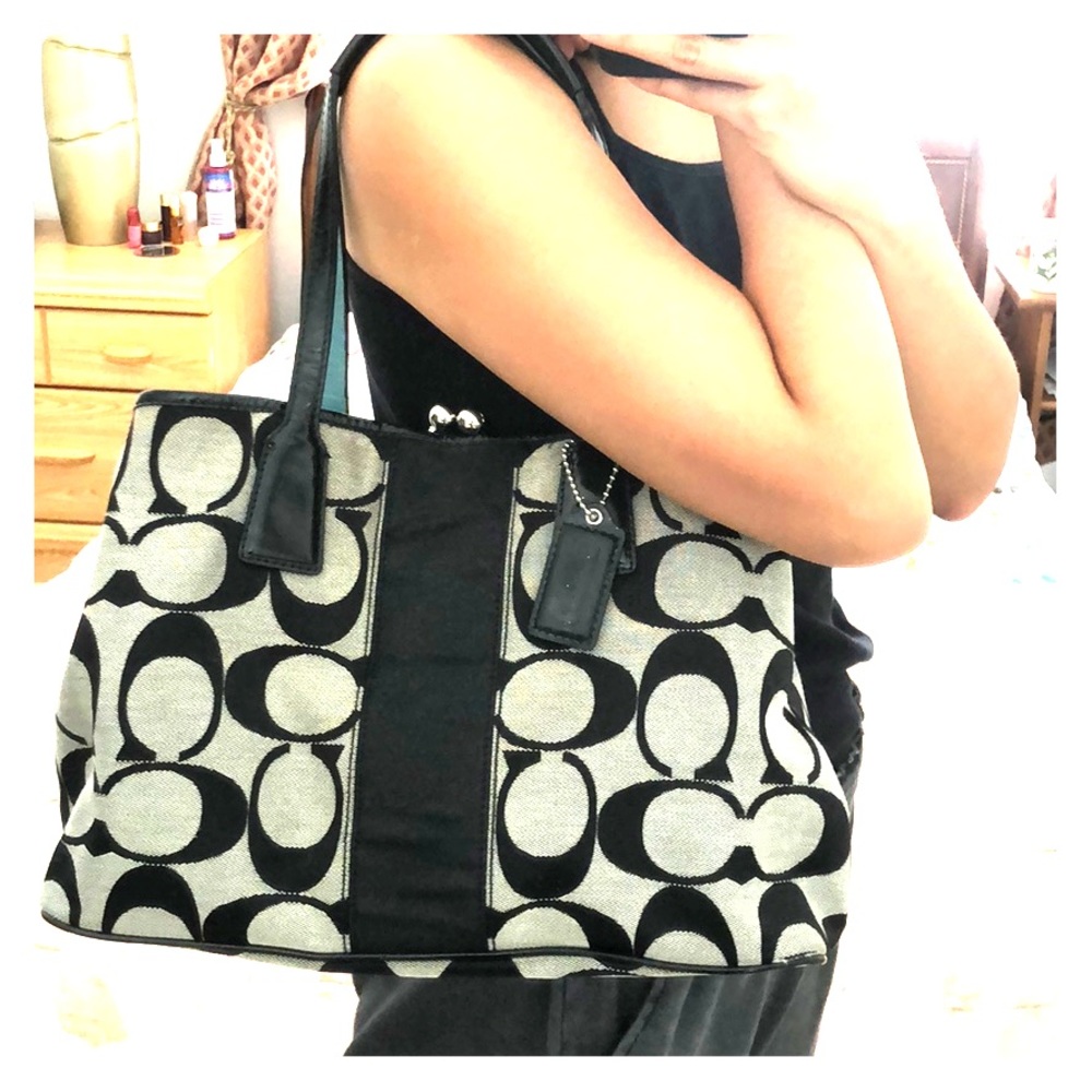 Coach signature medium shoulder bag